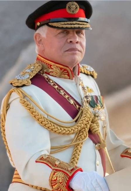 2_صورة_جلالة_الملك_بالزي_العسكري